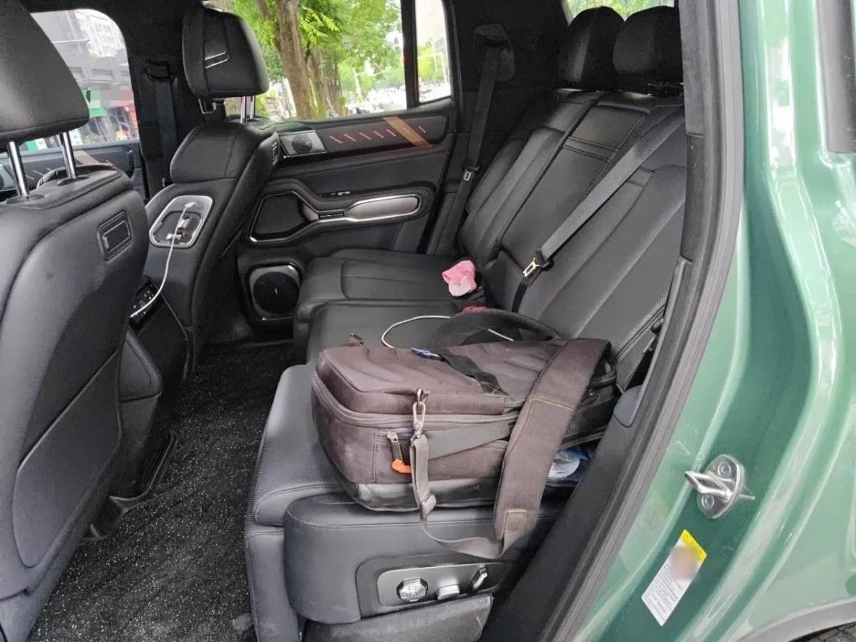 2025 FangChengBao Bao 8 2.0T 245HP L4 E-CVT PHEV 36.8KWH image 7