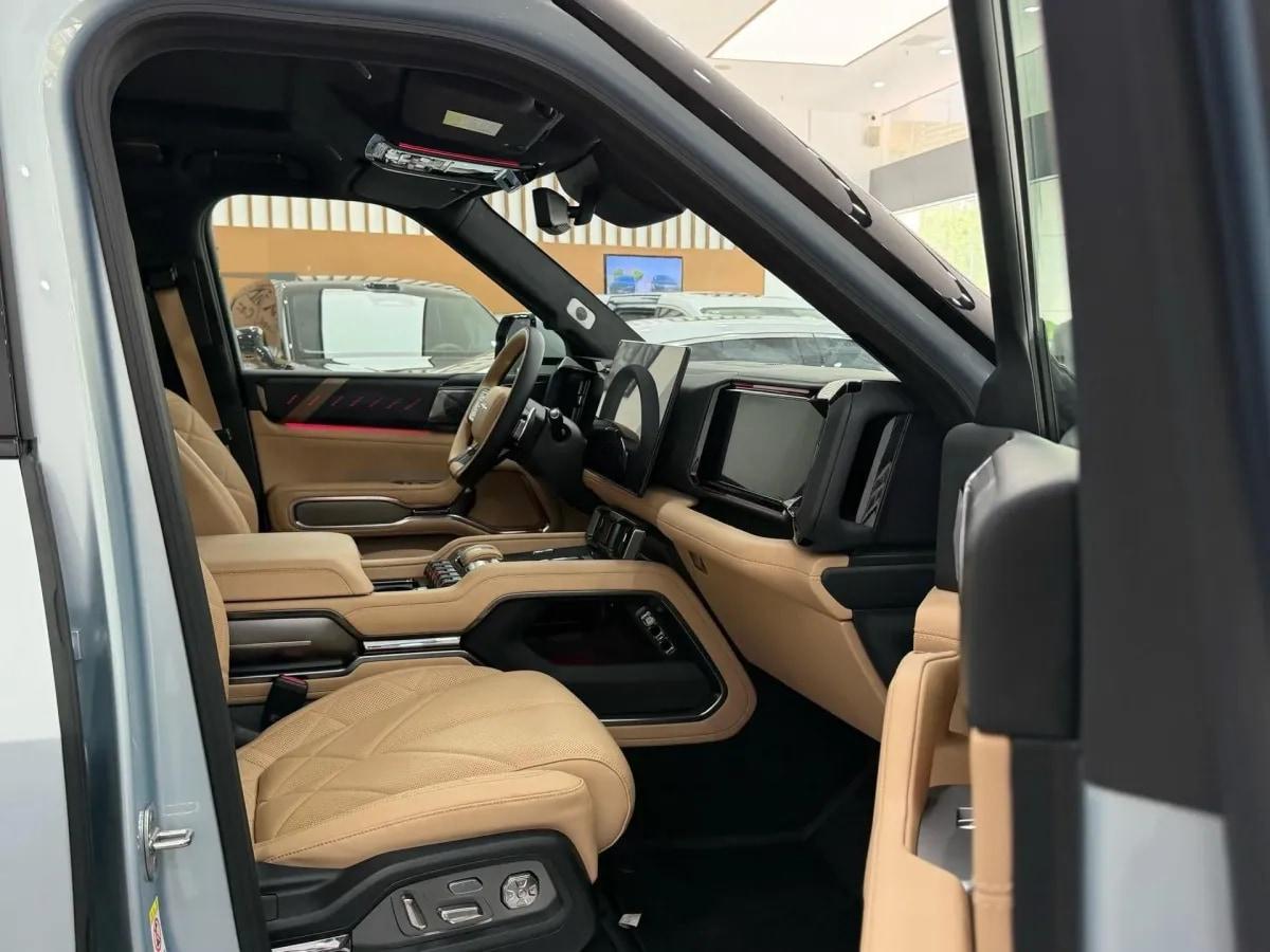 2025 FangChengBao Bao 8 2.0T 245HP L4 E-CVT PHEV 36.8KWH image 7