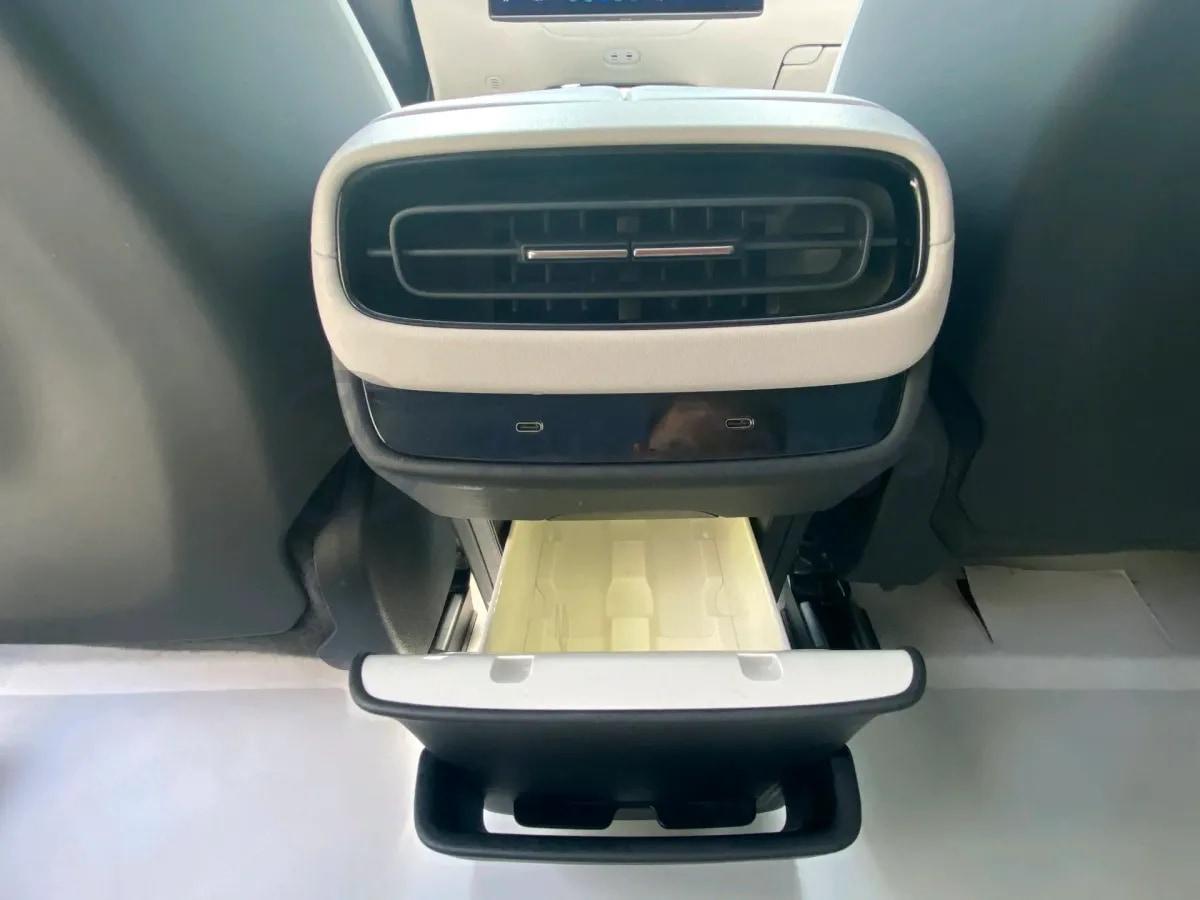 2024 Xiaomi SU7 BEV 73.6KWH image 7