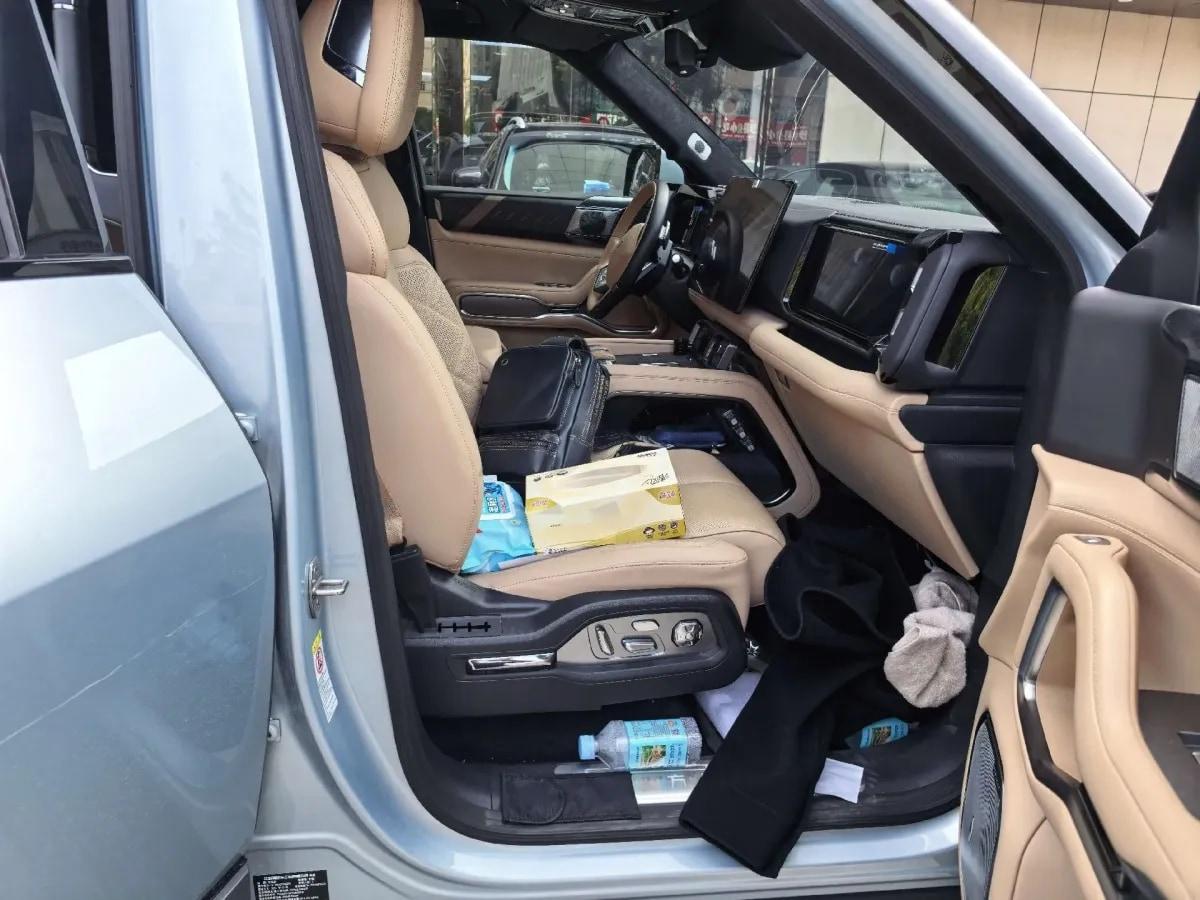 2025 FangChengBao Bao 8 2.0T 245HP L4 E-CVT PHEV 36.8KWH image 7