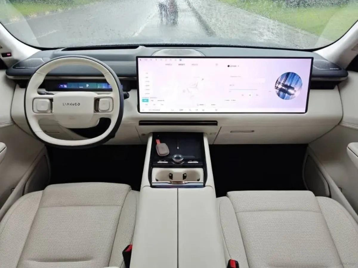 2025 LYNK&CO 900 2.0T 254HP L4 3DHT PHEV image 7