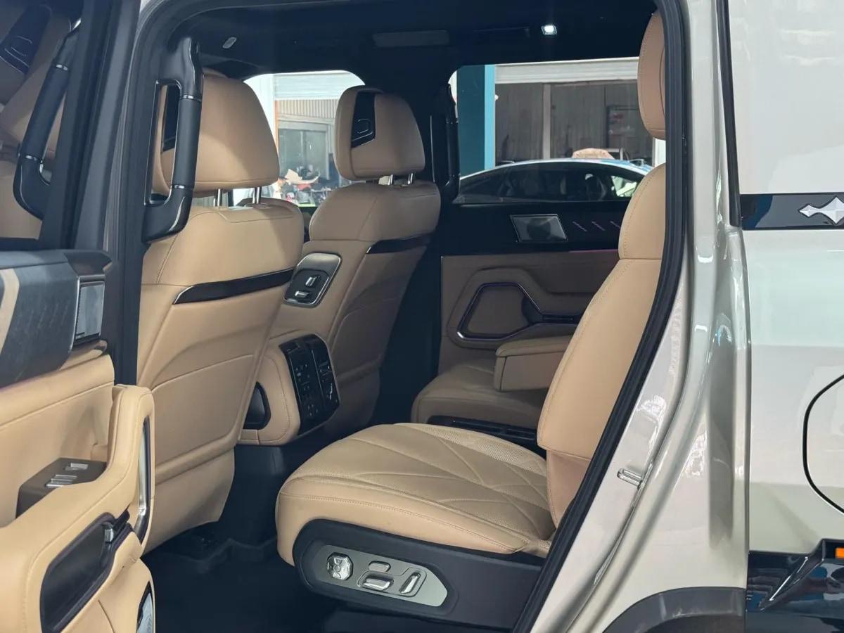 2025 FangChengBao Bao 8 2.0T 245HP L4 E-CVT PHEV 36.8KWH image 7