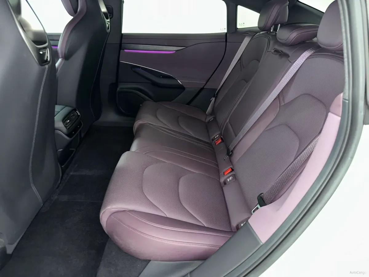 2024 Xiaomi SU7 BEV 73.6KWH image 8