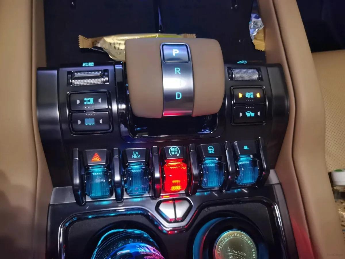 2025 Fang Cheng Bao Bao 8 2.0T 245HP L4 E-CVT PHEV 36.8KWH image 8