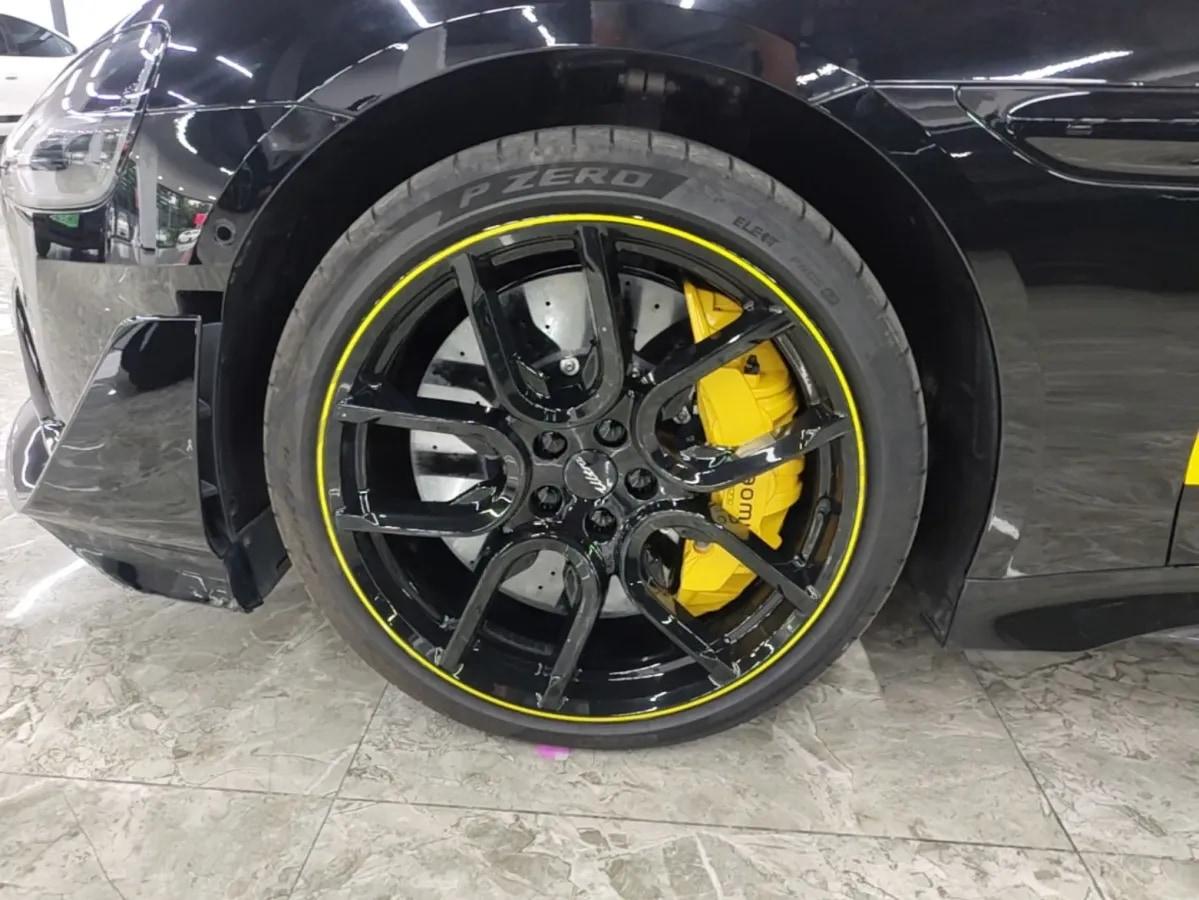 2025 Xiaomi SU7 Ultra BEV 93.7KWH 630km image 8