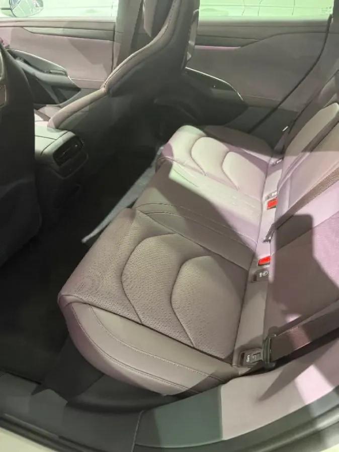 2024 Xiaomi SU7 BEV 73.6KWH image 8