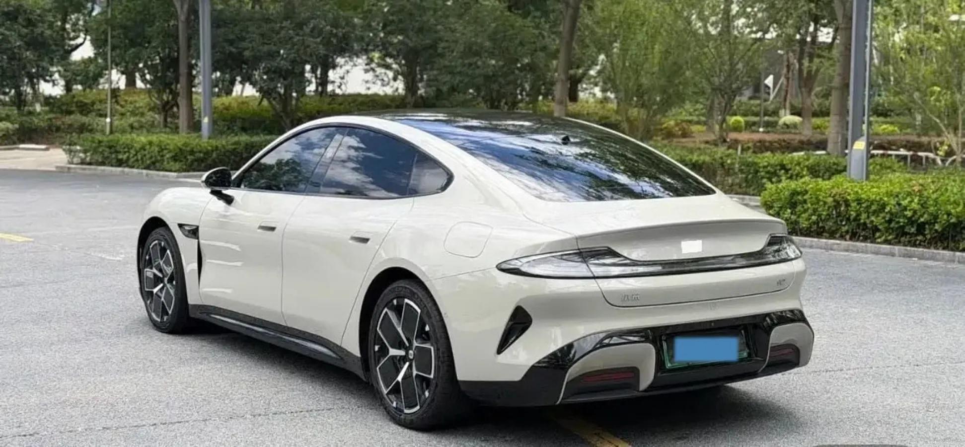2024 Xiaomi SU7 BEV 73.6KWH image 8