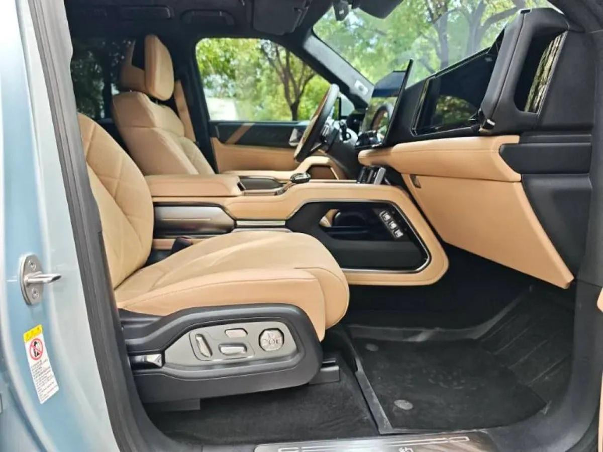 2025 FangChengBao Bao 8 2.0T 245HP L4 E-CVT PHEV 36.8KWH image 8