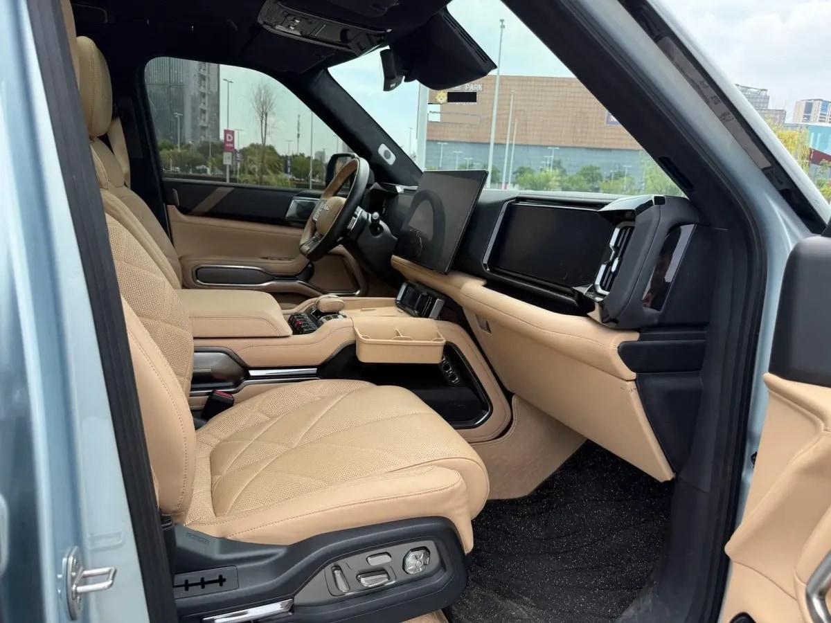 2025 FangChengBao Bao 8 2.0T 245HP L4 E-CVT PHEV 36.8KWH image 8