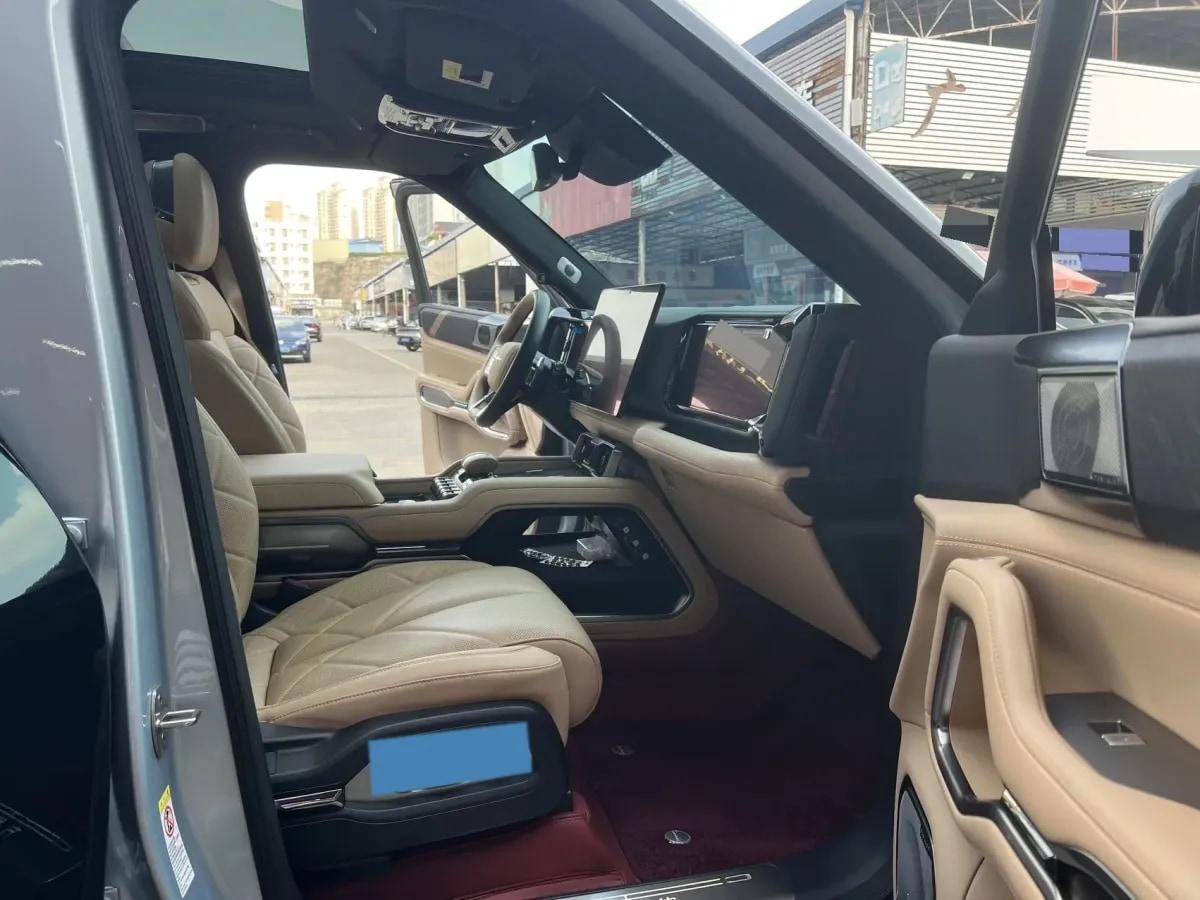 2025 Fang Cheng Bao Bao 8 2.0T 245HP L4 E-CVT PHEV 36.8KWH image 8