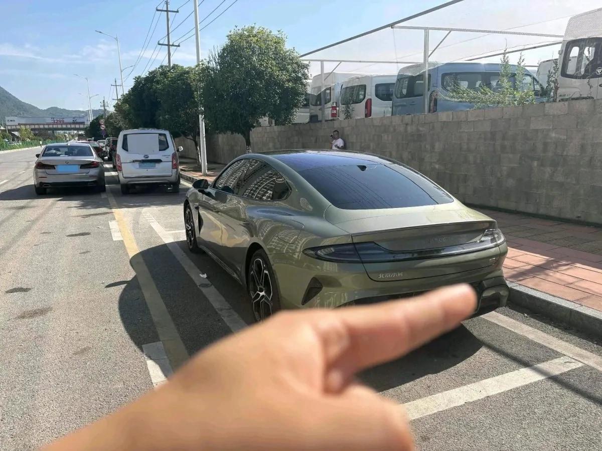 2024 Xiaomi SU7 BEV 73.6KWH image 8