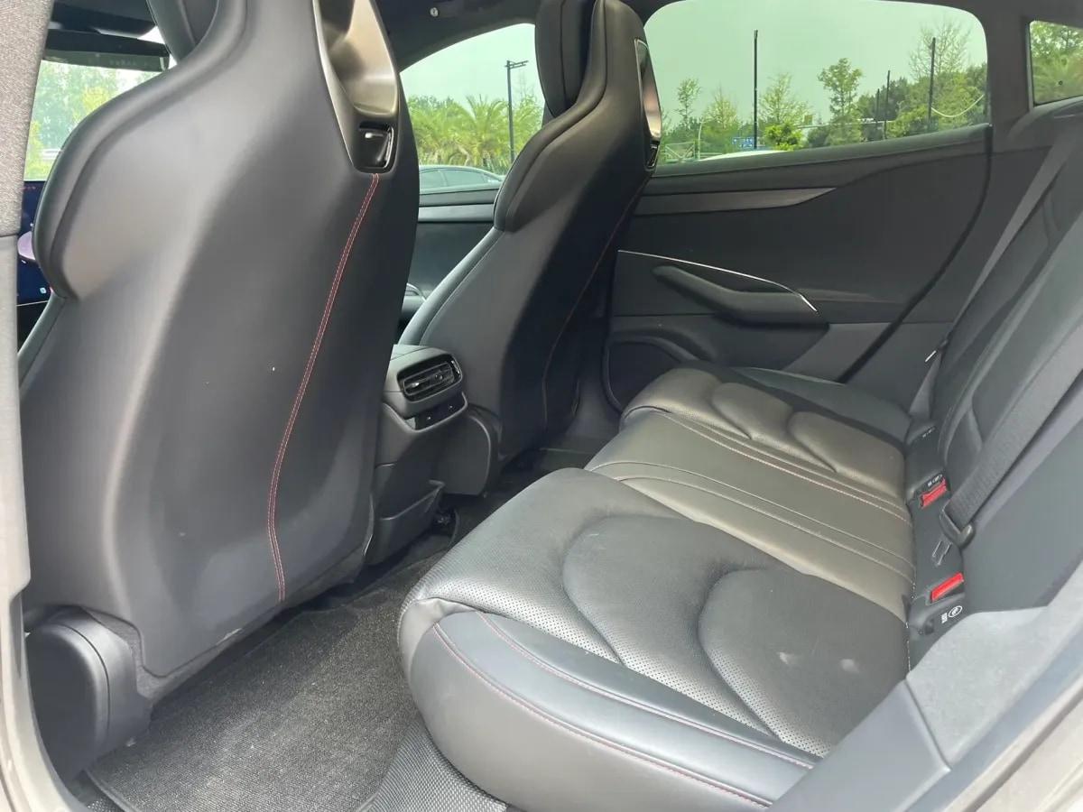 2024 Xiaomi SU7 BEV 73.6KWH image 8