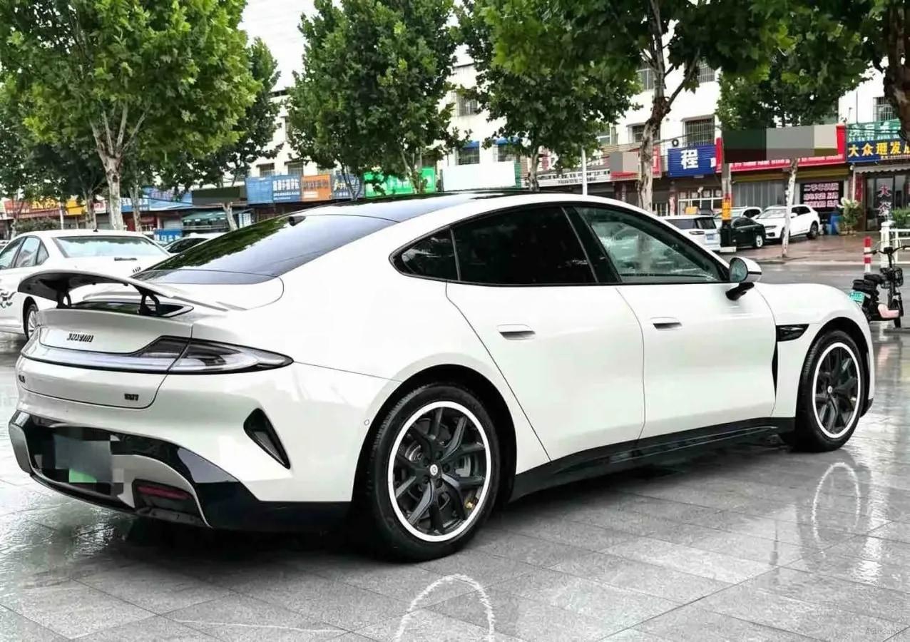 2024 Xiaomi SU7 BEV 94.3KWH image 8