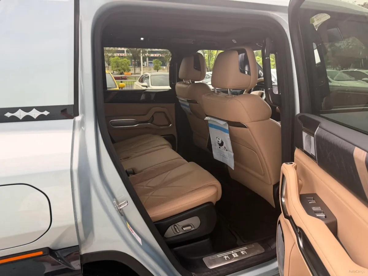 2025 FangChengBao Bao 8 2.0T 245HP L4 E-CVT PHEV 36.8KWH image 8