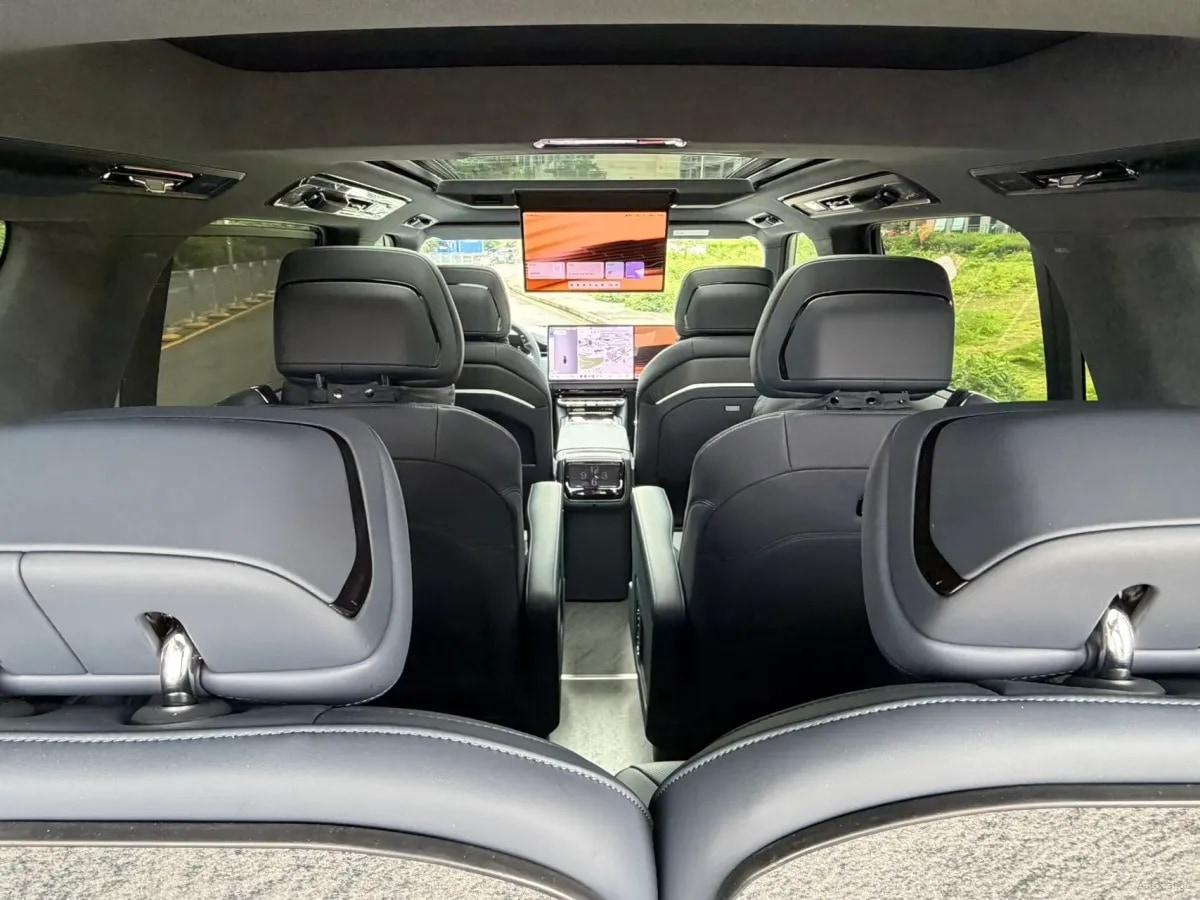 2025 Zeekr 9X 2.0T 279HP L4 1DHT PHEV image 8