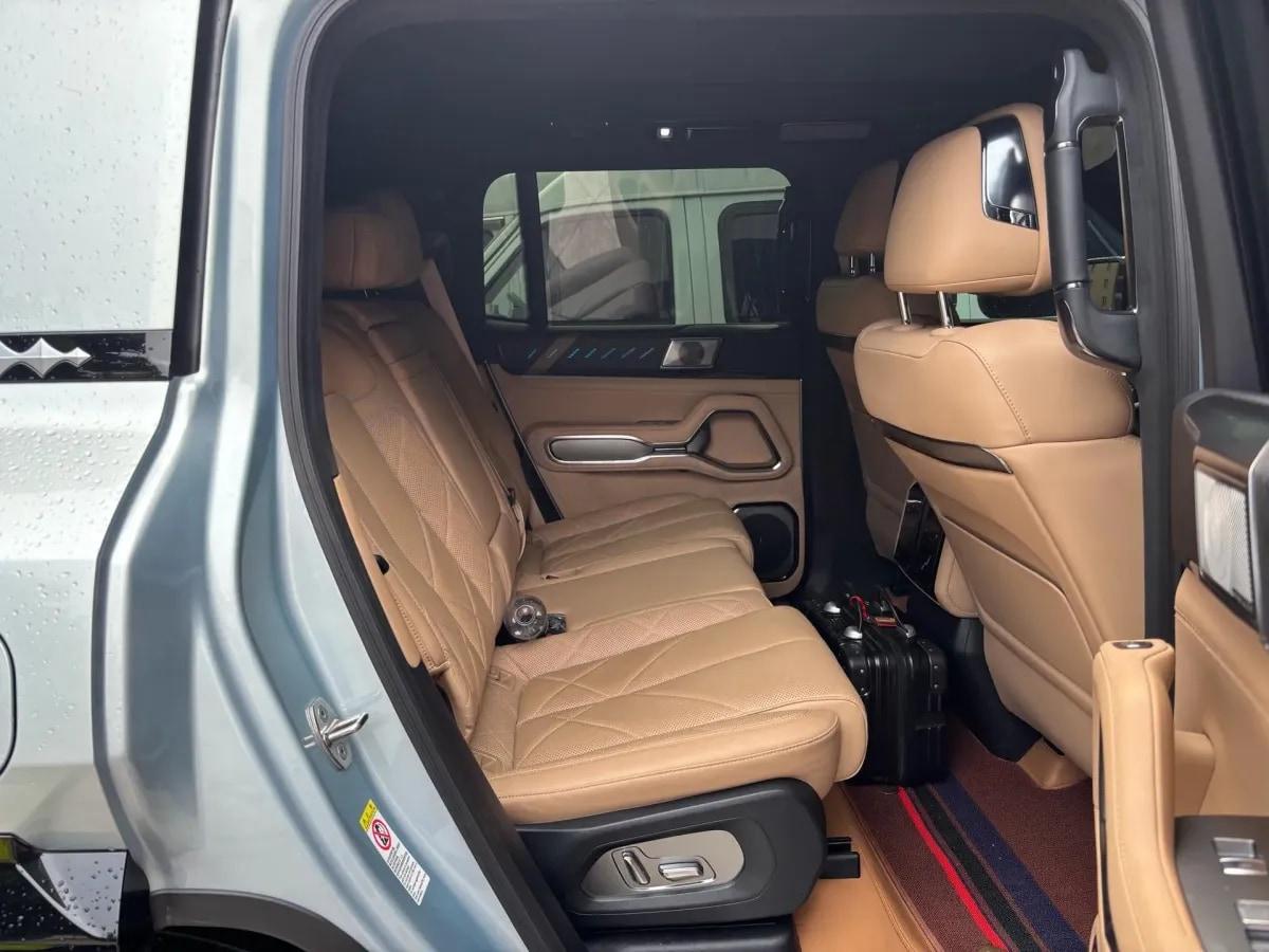 2025 FangChengBao Bao 8 2.0T 245HP L4 E-CVT PHEV 36.8KWH image 8