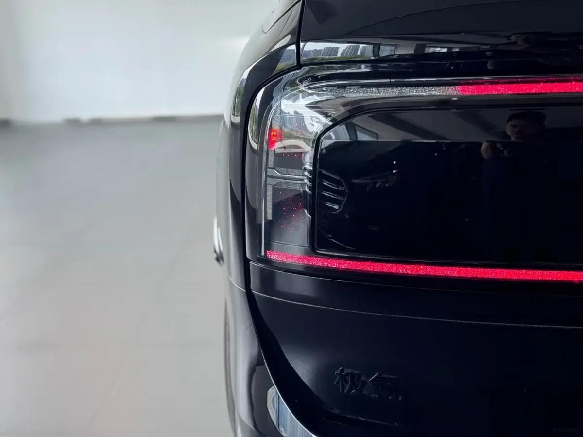 2025 Zeekr 9X 2.0T 279HP L4 1DHT PHEV 70KWH 380km image 8