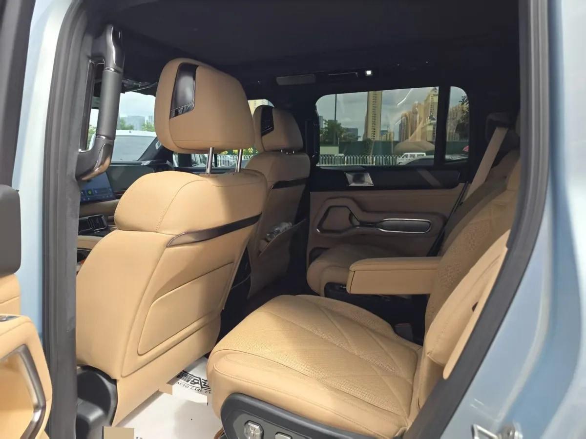 2025 FangChengBao Bao 8 2.0T 245HP L4 E-CVT PHEV 36.8KWH image 9