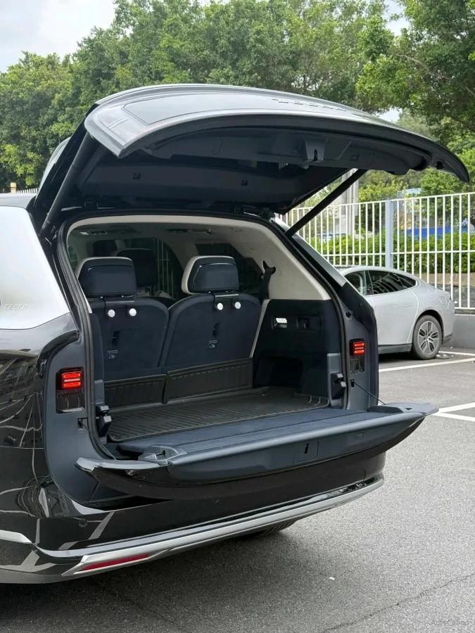 2025 Zeekr 9X 2.0T 279HP L4 1DHT PHEV image 9