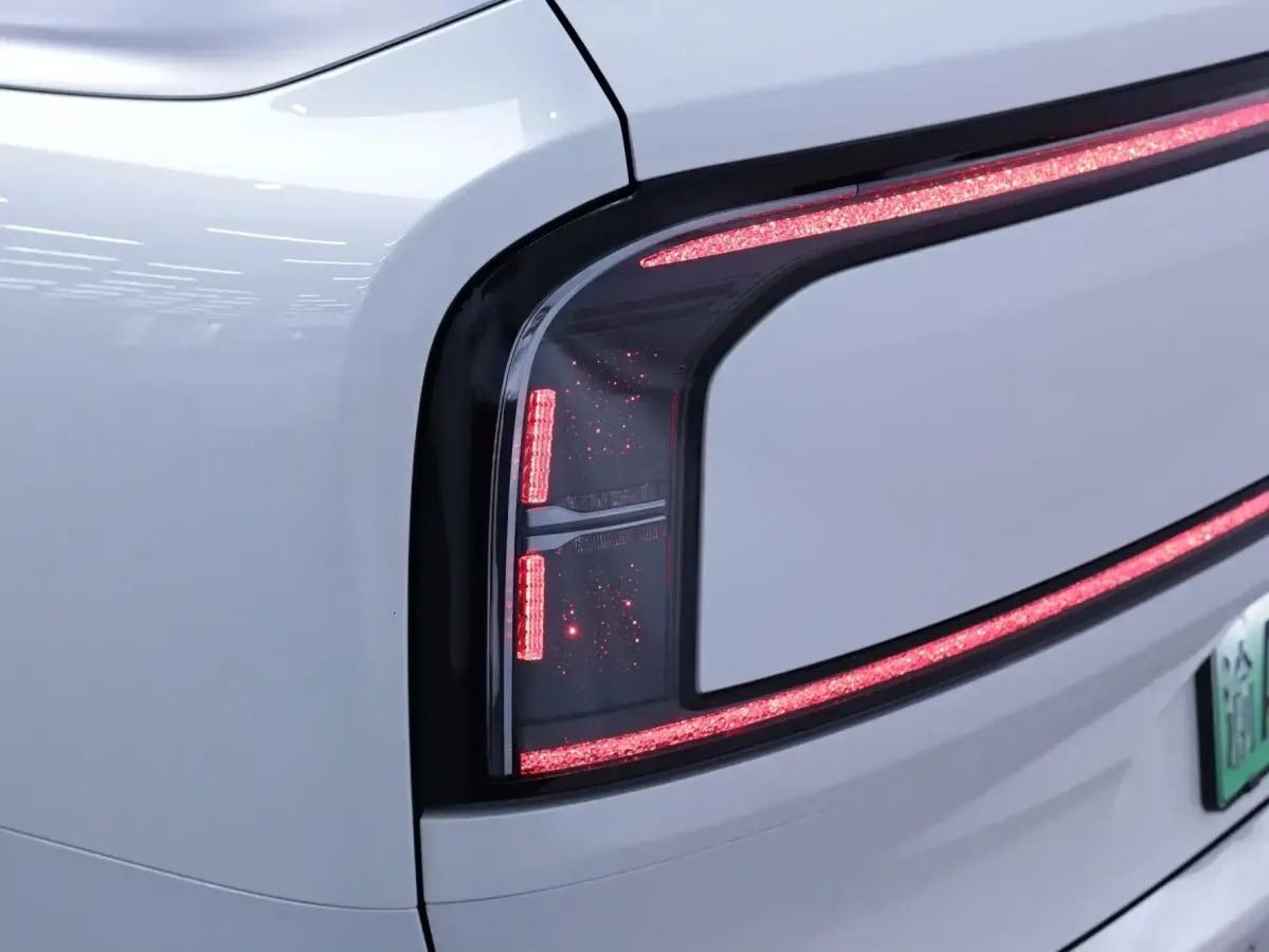 2025 Zeekr 9X 2.0T 279HP L4 1DHT PHEV 70KWH 380km image 9