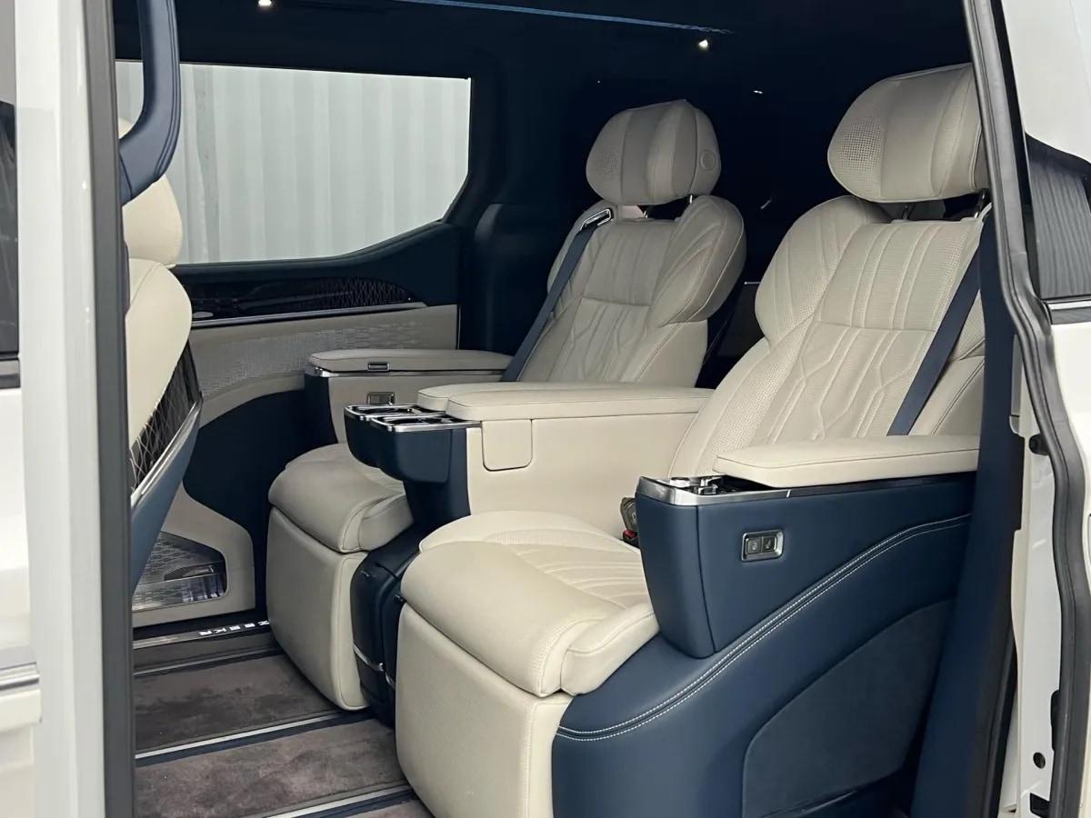 2022 Zeekr 009 BEV image 9