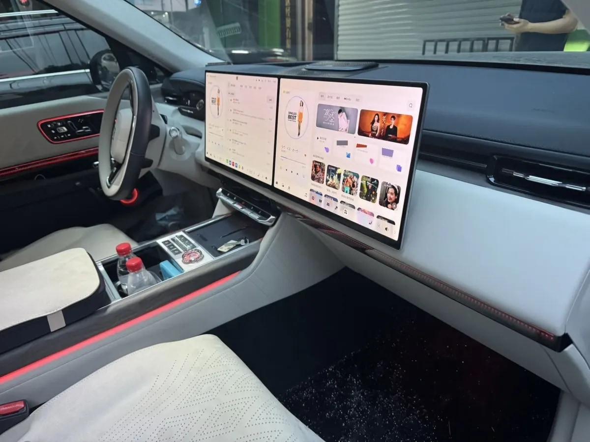 2025 Zeekr 9X 2.0T 279HP L4 1DHT PHEV image 9