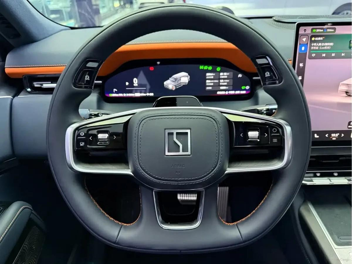2025 Zeekr 9X 2.0T 279HP L4 1DHT PHEV image 9