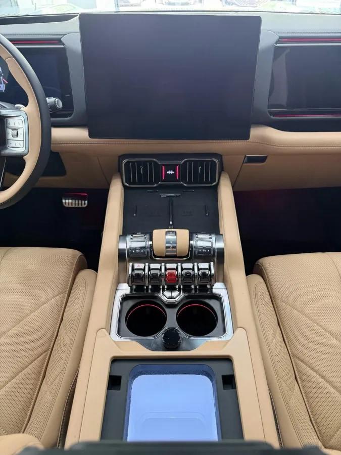 2025 FangChengBao Bao 8 2.0T 245HP L4 E-CVT PHEV 36.8KWH image 9