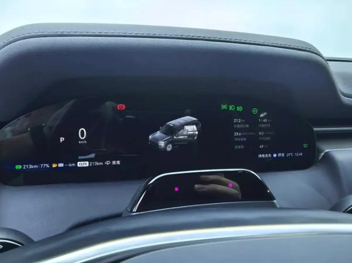 2025 Zeekr 9X 2.0T 279HP L4 1DHT PHEV image 9