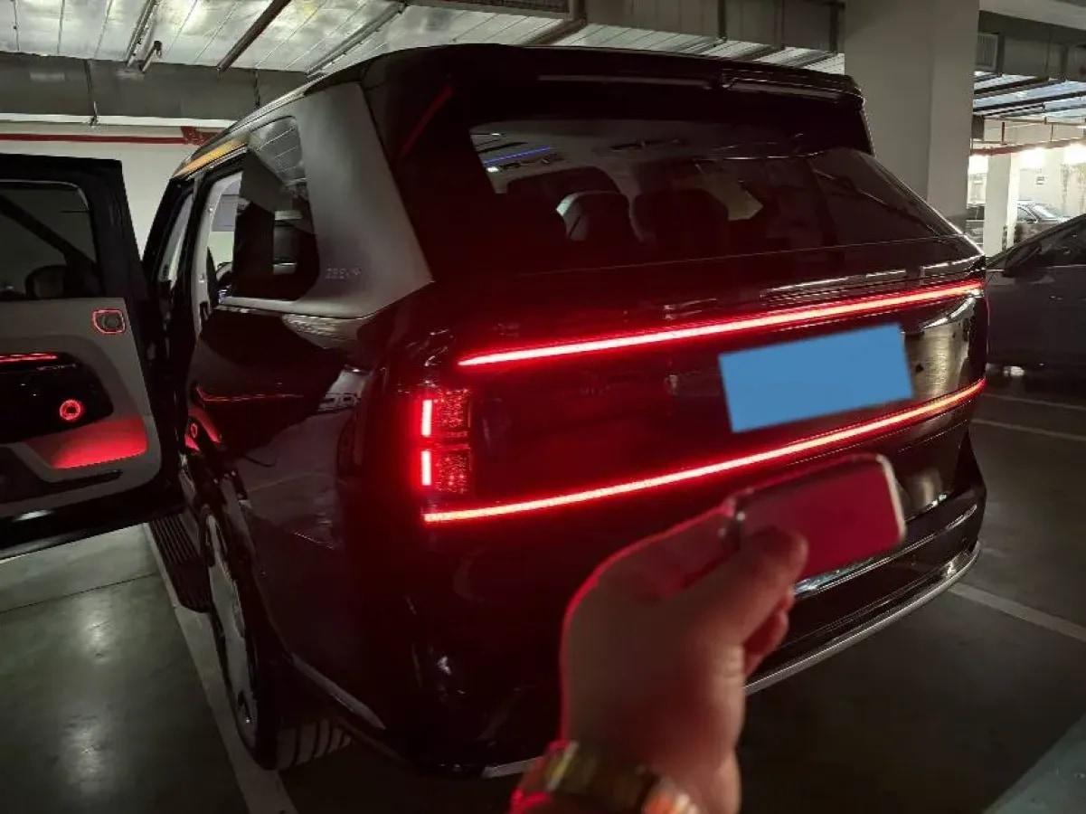 2025 Zeekr 9X 2.0T 279HP L4 1DHT PHEV image 9
